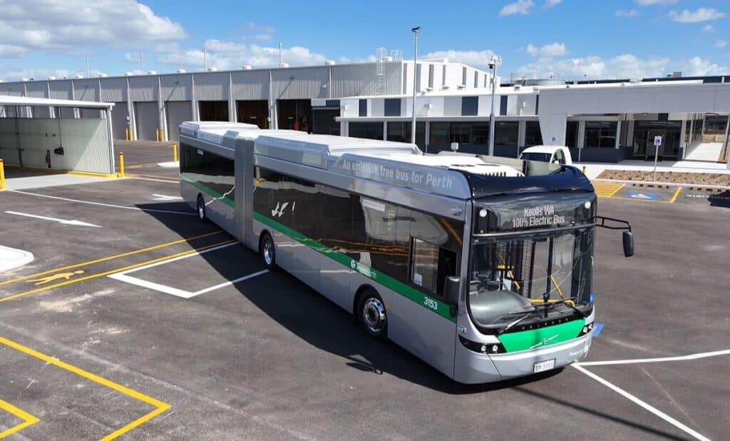 Keolis welcomes milestone electric articulated bus
